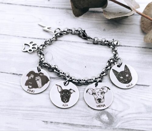 Pulsera de acero inoxidable con placas colgantes